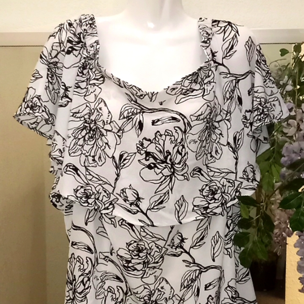 ASHRO Ruffled Floral Blouse